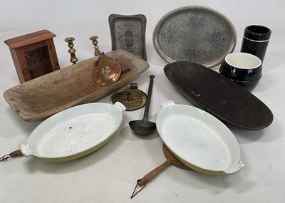 Lot 44 - A group of collectors' items, to include...