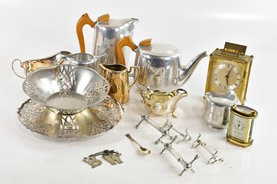 Lot 17 - A small quantity of assorted silver plate...