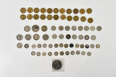 Lot 574 - A small quantity of assorted coins including...