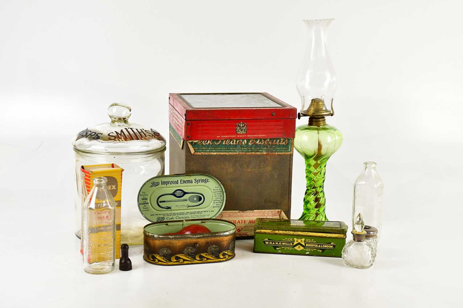 Lot 2550 - SMITH'S CRISPS; an advertising glass jar and...