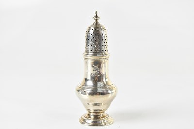 Lot 400 - A George III hallmarked silver sugar caster of...