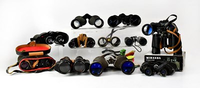 Lot 623 - Fifteen pairs of binoculars, mainly cased,...