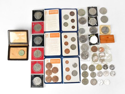 Lot 1031 - A collection of coinage to include various 50p'...