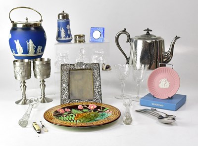 Lot 541 - A collectors' lot comprising jasperware...