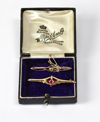 Lot 1077 - A 9ct yellow gold bar brooch set with a pink...