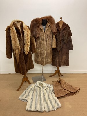 Lot 87 - A quantity of real fur and faux fur vintage...