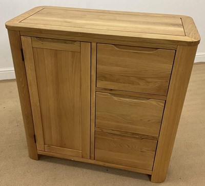 Lot 849 - OAK FURNITURE LAND; a solid light oak Ramsey...