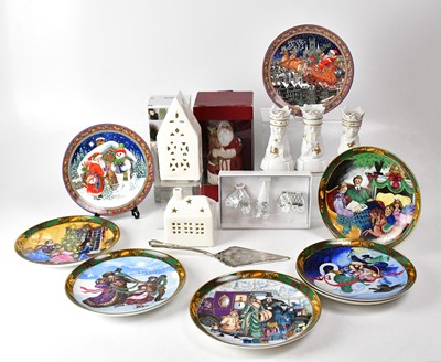 Lot 529 - A collection of Christmas themed items to...