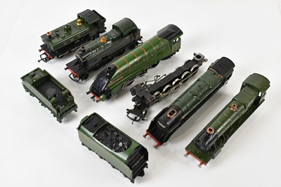 Lot 1049 - A collection of five unnamed OO gauge...