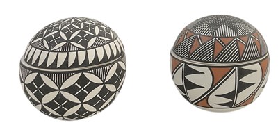 Lot 699 - K ARAGON; a Native American Acoma pottery...