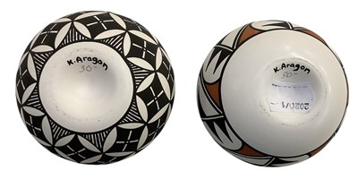 Lot 699 - K ARAGON; a Native American Acoma pottery...