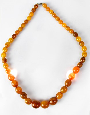 Lot 1095 - An amber-style necklace of variegated...