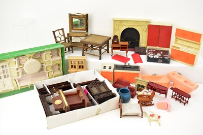 Lot 417 - A quantity of dolls' house furniture.