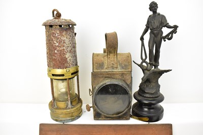 Lot 537 - Mixed collectibles including a miner's lamp, a...
