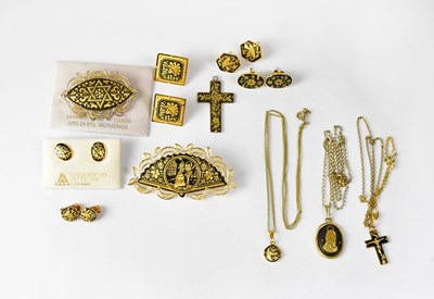 Lot 1109 - A group of Spanish Toledo Damascene jewellery,...