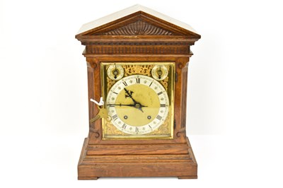 Lot 118 - An early 20th century oak cased bracket clock...