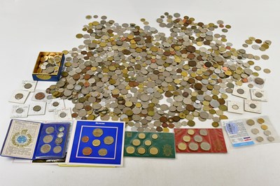 Lot 582 - A large quantity of assorted coinage including...