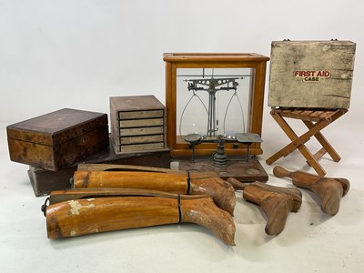 Lot 23 - A group of collectors' items comprising a set...