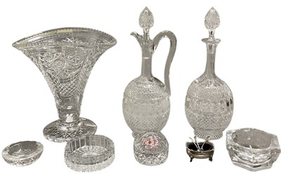 Lot 675 - A small quantity of cut and crystal glassware,...