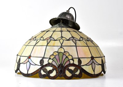 Lot 96 - A Tiffany-style ceiling pendant light in cream,...