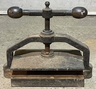 Lot 151 - An early 20th century cast iron book press, 44...