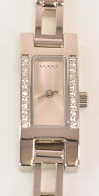 Lot 646 - GUCCI; a lady's stainless steel 3900L...