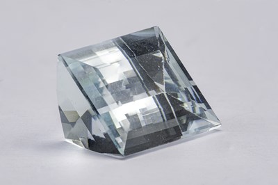 Lot 499 - A loose aquamarine weighing 12.01ct. PLEASE...