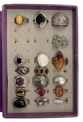 Lot 957 - A collection of eighteen 925 silver and...