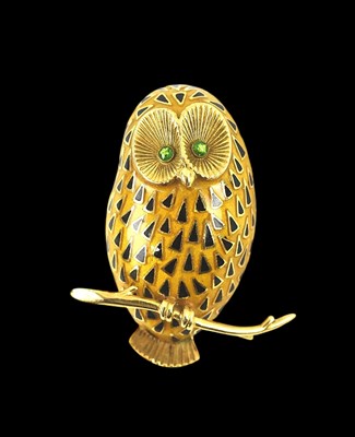 Lot 801 - A Continental yellow metal enamelled brooch,...