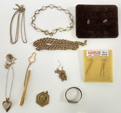 Lot 531 - A group of 9ct yellow gold and yellow metal...