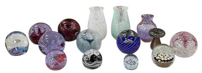 Lot 656 - A collection of thirteen assorted art glass...