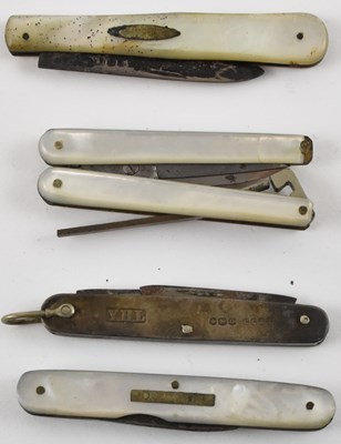 Lot 782 - A George V hallmarked silver pocket knife with...