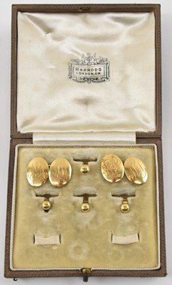 Lot 826 - A cased pair of 18ct yellow gold cufflinks and...