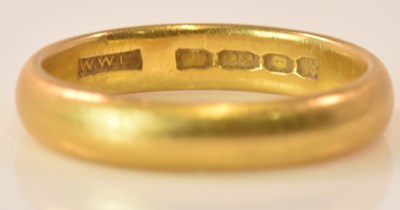 Lot 550 - A 22ct yellow gold wedding band, size Q,...