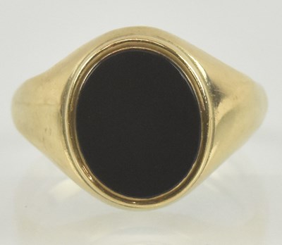 Lot 917 - A 9ct gold black onyx signet ring, size Q,...