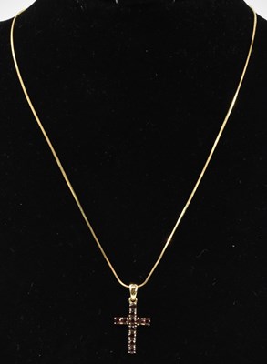 Lot 870 - A 9ct gold dainty necklace with ring clasp and...