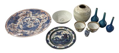 Lot 746 - A large 18th century Japanese Imari porcelain...