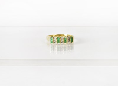 Lot 760 - A 9ct yellow gold ring set with alternating...