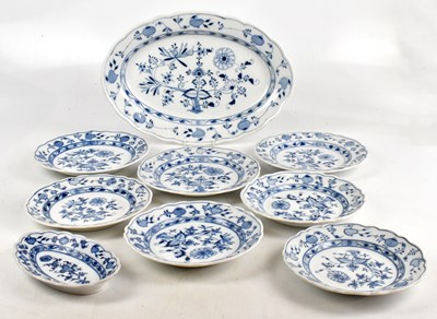 Lot 543 - MEISSEN; an Onion pattern part dinner service