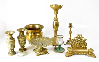 Lot 459 - A collection of brassware to include...