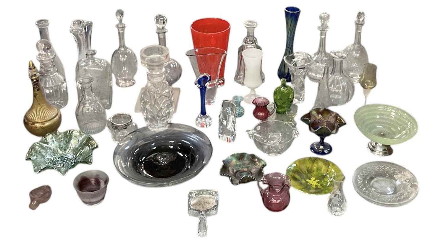 Lot 612 - A collection of cut and crystal art glass...