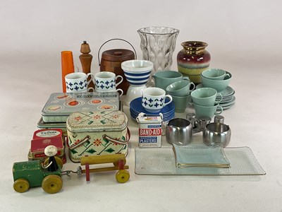 Lot 178 - A quantity of vintage/retro items, including...