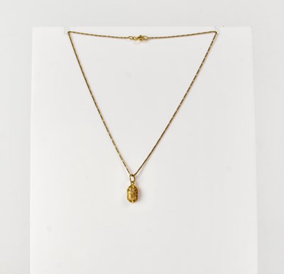 Lot 779 - An 18ct yellow gold fine box chain, length...