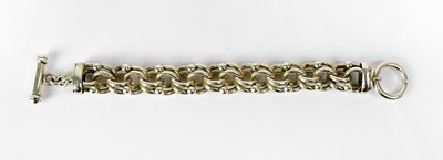 Lot 772 - A substantial 925 silver chain bracelet with T-...