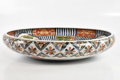 Lot 20 - An early 20th century Japanese Imari bowl with...