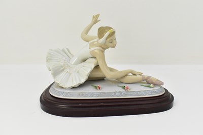 Lot 209 - LLADRÓ; a porcelain model of a ballerina,...