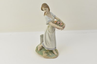 Lot 200 - LLADRÓ; a porcelain figure from the Privilege...