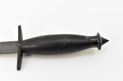 Lot 417 - A replica American Case V-42 fighting stiletto...
