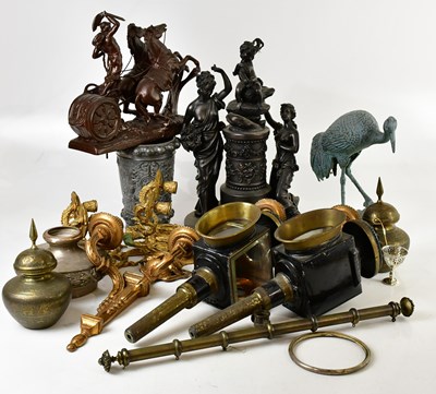 Lot 754 - An assortment of predominantly metalware...