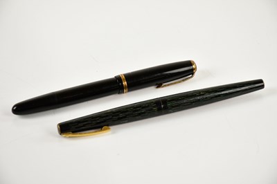 Lot 584 - PARKER; a bakelite fountain pen, the nib...